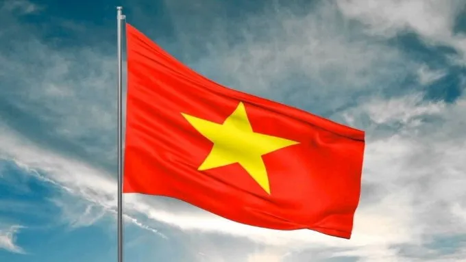 Hình nền lá cờ Việt Nam tung bay trên nền trời xanh