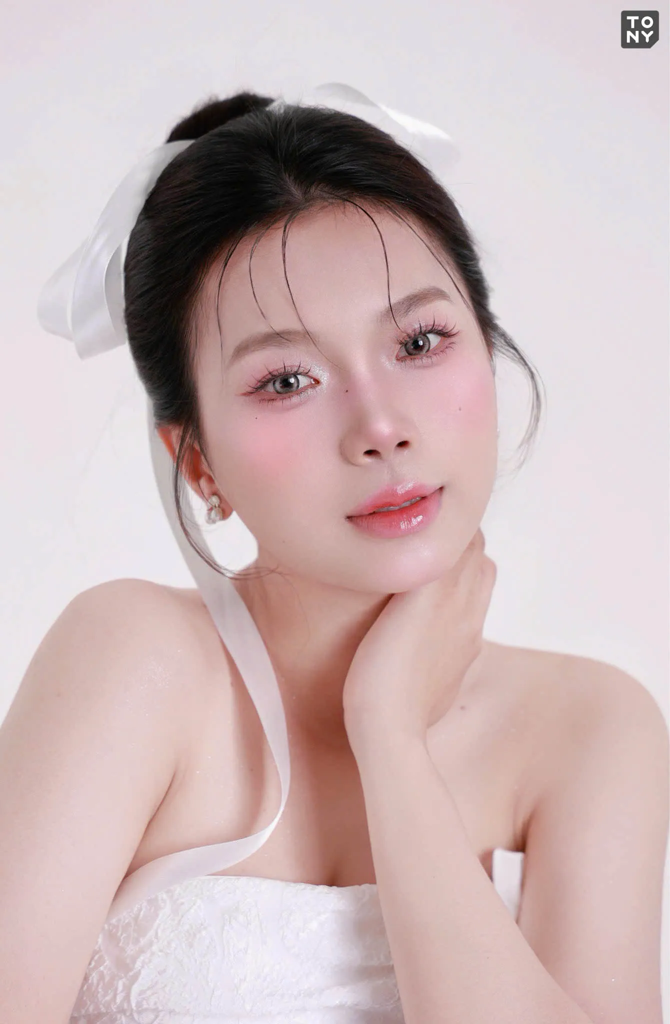 Cô dâu với phong cách trang điểm nhẹ nhàng cho bộ ảnh cưới đẹp
