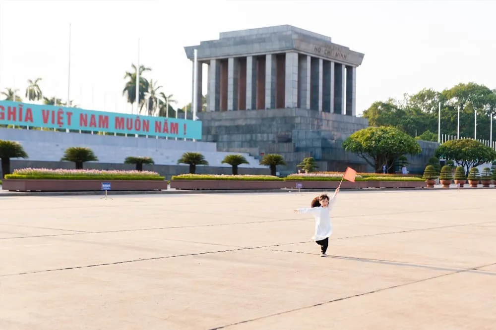 Cần hiểu những quy định về quay phim, chụp hình ở khu vực Lăng