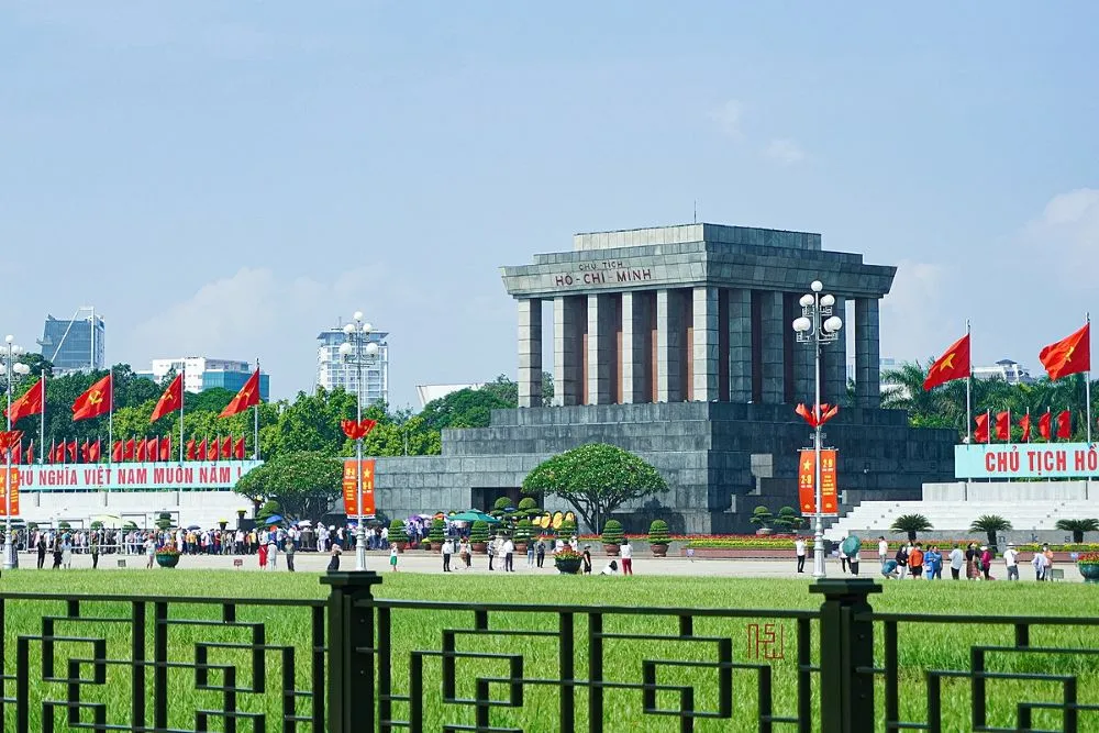 Toàn cảnh bên ngoài Lăng Chủ tịch Hồ Chí Minh