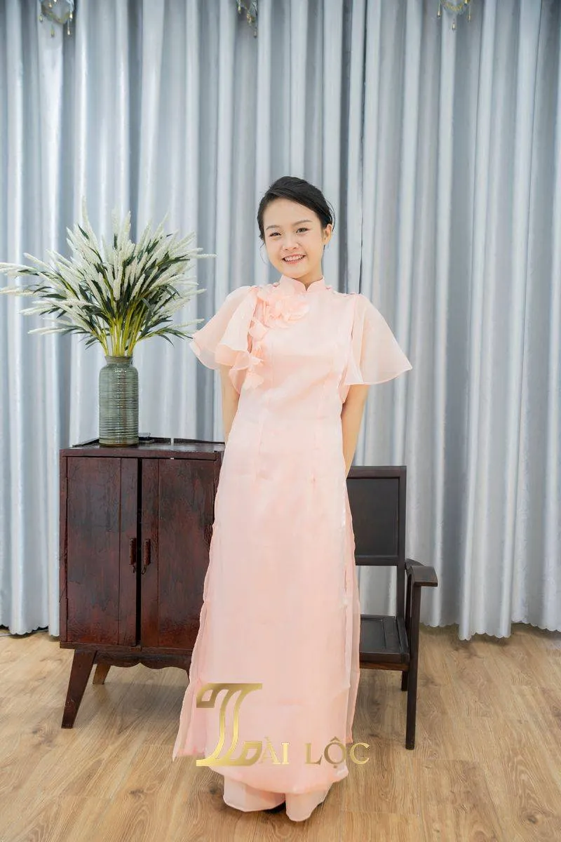 Áo dài bê tráp trắng hồng tay lỡ thanh lịch