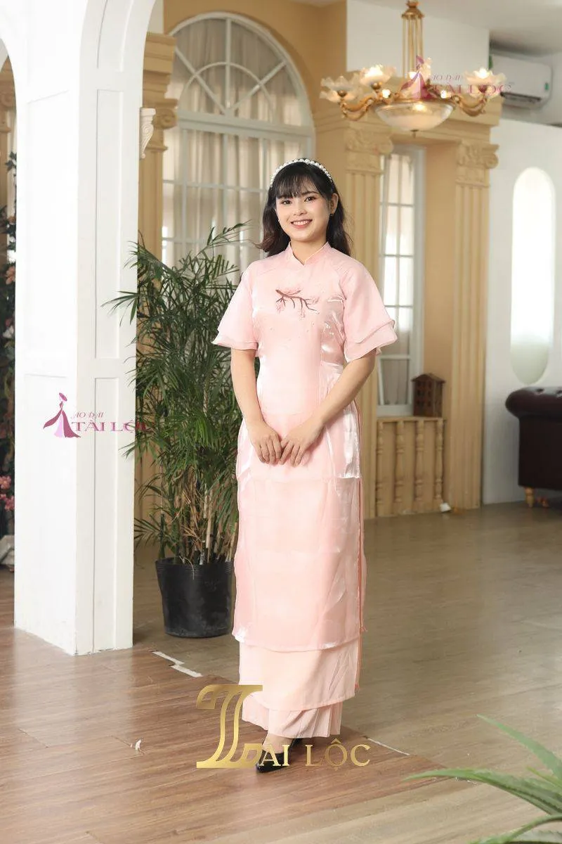 Áo dài bưng quả nữ màu hồng phấn trẻ trung