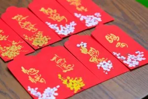Mẫu ảnh lì xì viết hai chữ Thư pháp