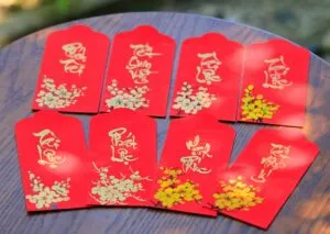 Ảnh bao lì xì Thư pháp với câu đối Tết ý nghĩa