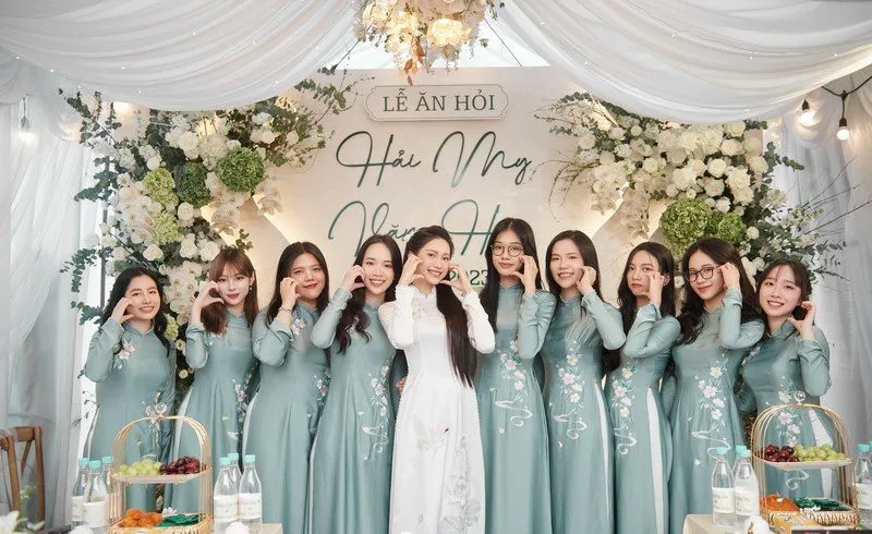 ảnh nhóm bạn đám cưới tạo dáng dễ thương