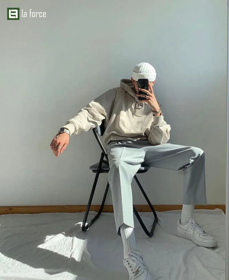 Chụp ảnh trÆ°á»›c gÆ°Æ¡ng nam ngáº§u