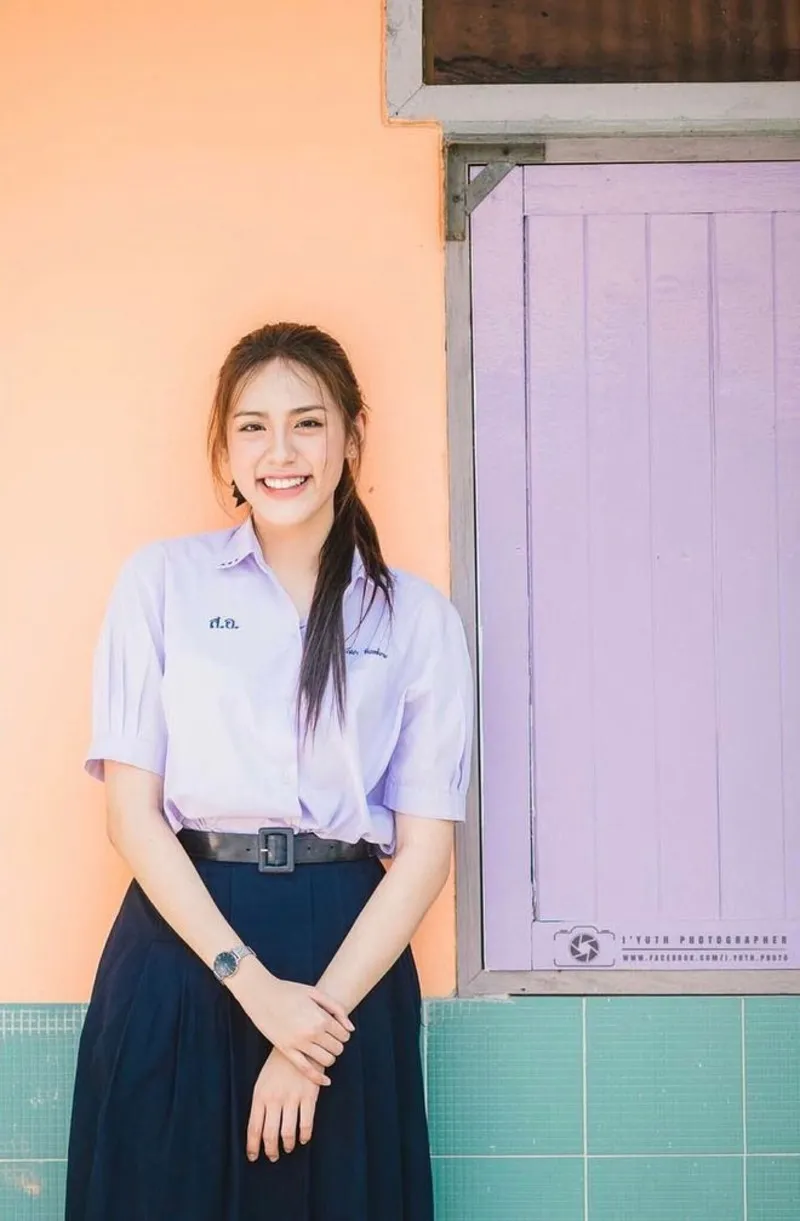 Vẻ duyên dáng của nữ sinh trong đồng phục học sinh Thái Lan
