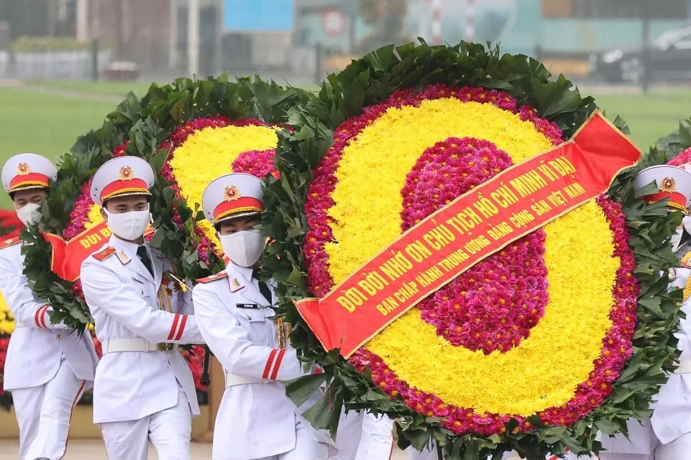Vòng hoa, băng vòng hoa khi viếng Lăng Bác