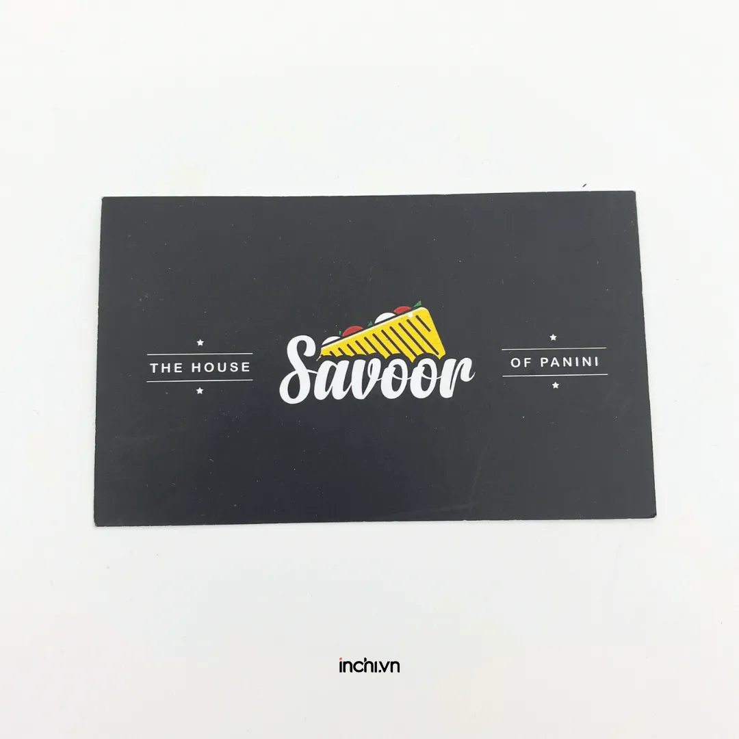 alt: Ví dụ về một thiết kế card visit tối giản nhưng hiệu quả