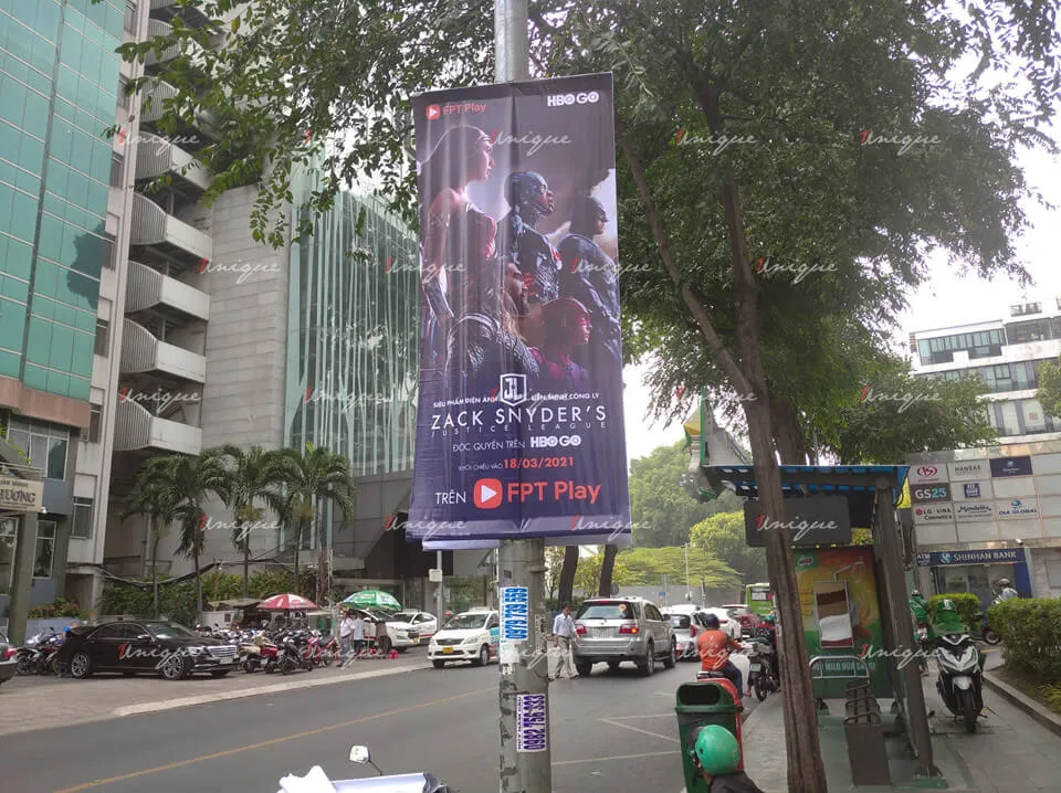 Hình ảnh FPT Play treo băng rôn quảng cáo phim Liên Minh Công Lý