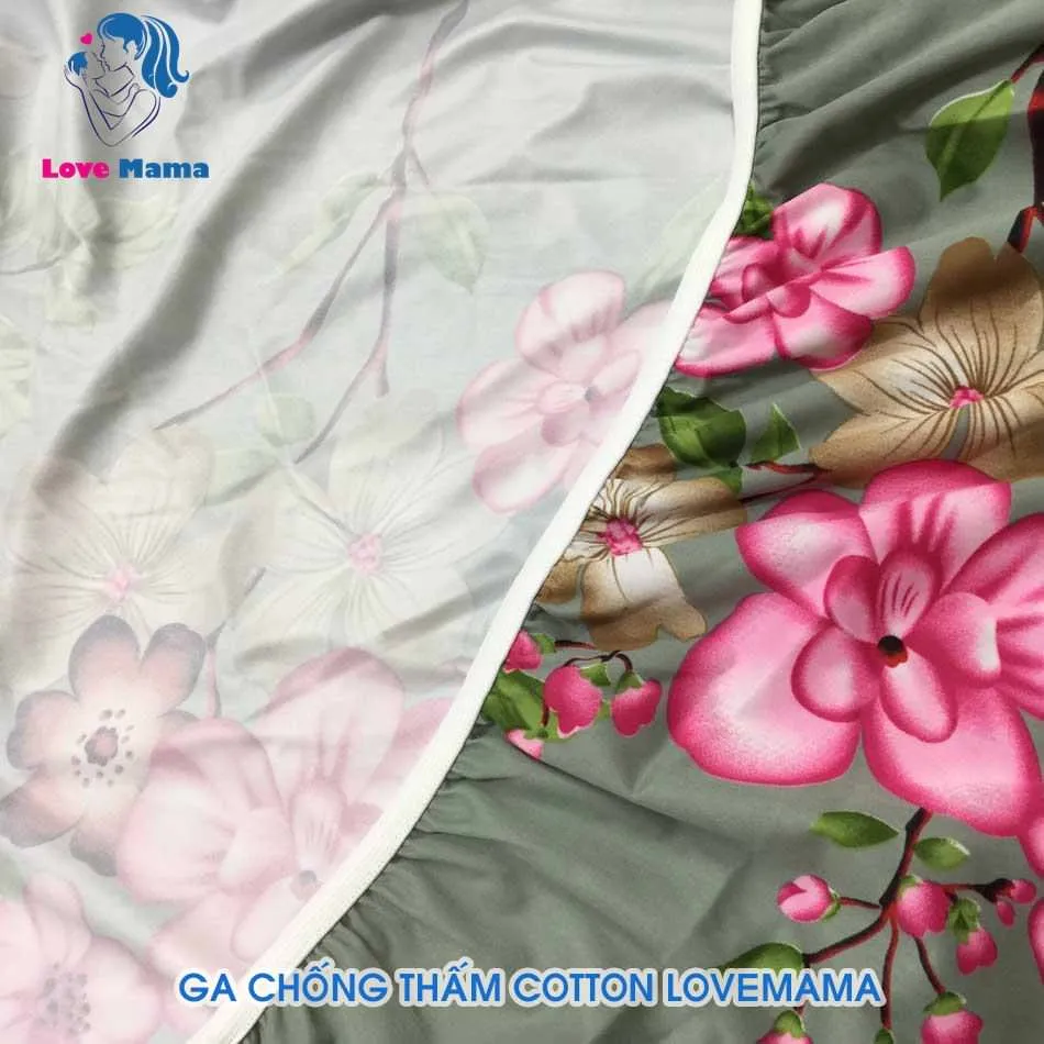 Cận cảnh chất liệu cotton và hình hoa đào trên ga chống thấm nền xám