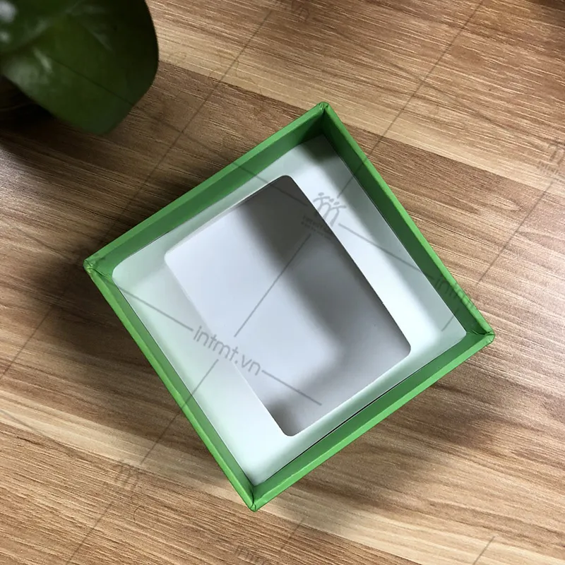 Khay giấy bên trong hộp cứng