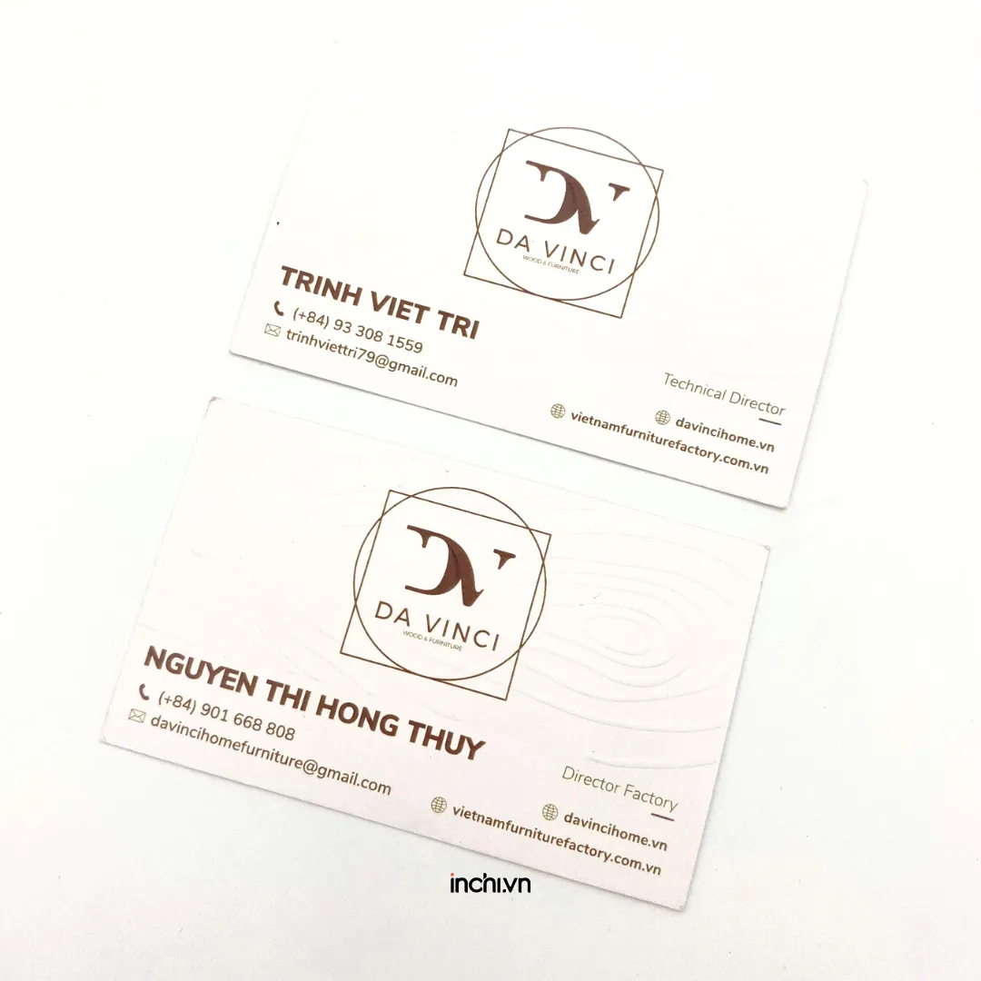 alt: Một mẫu card visit thiết kế đẹp mắt với logo và thông tin liên lạc rõ ràng