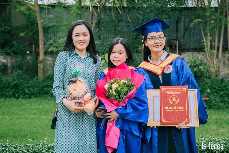 Quần áo chụp kỷ yếu với bạn đẹp
