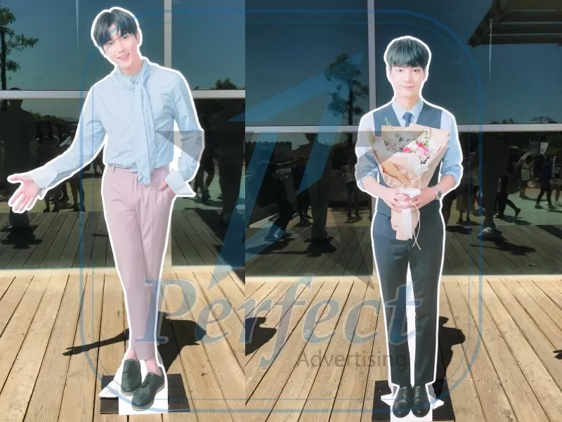 Mô hình standee hình người idol Kpop, minh họa ứng dụng cho người nổi tiếng