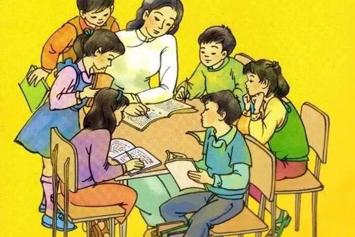 Hoạt động vẽ tranh chào mừng Ngày Nhà giáo Việt Nam với hình ảnh thầy cô giảng bài