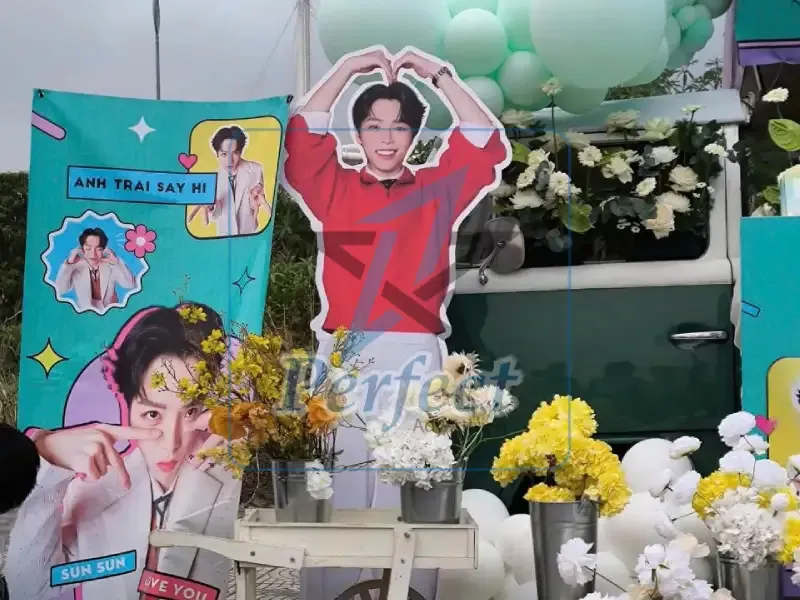 Tổng hợp các mẫu standee hình người đẹp và ấn tượng trong các sự kiện