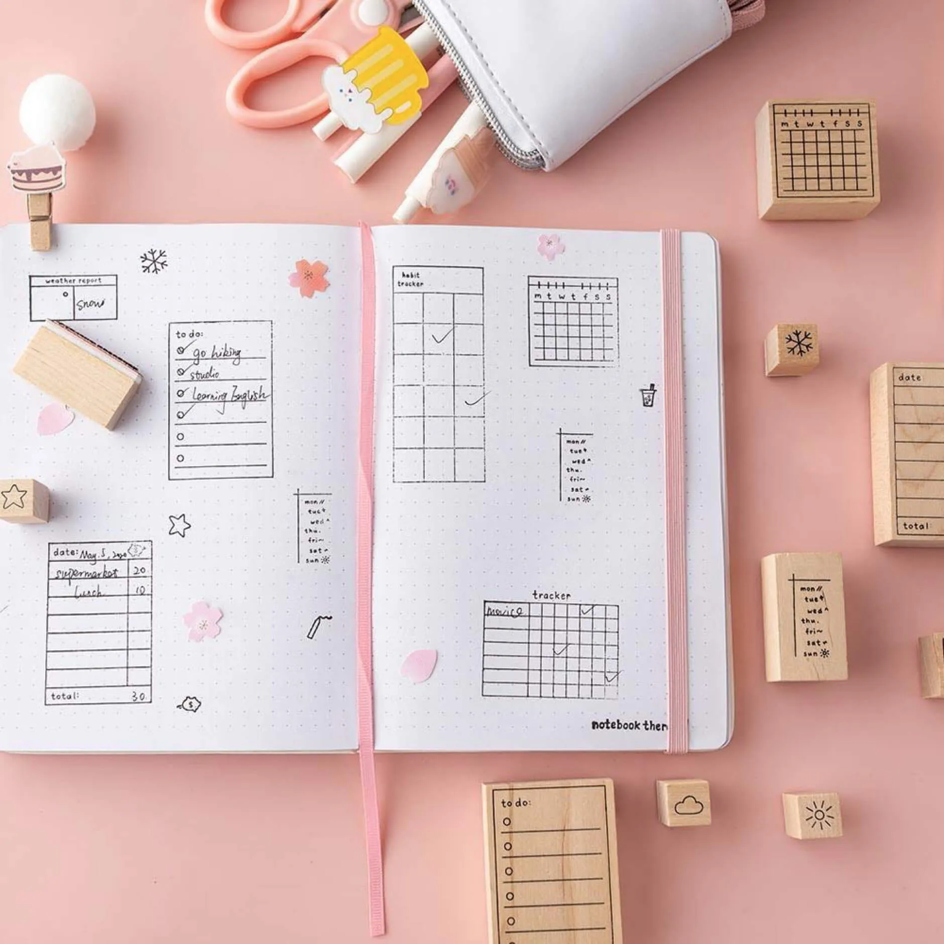 Trang trí sổ tay học tập bằng các con dấu gỗ