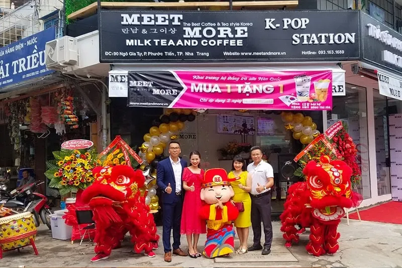 Vị trí treo banner khai trương trước cửa hàng mới mở