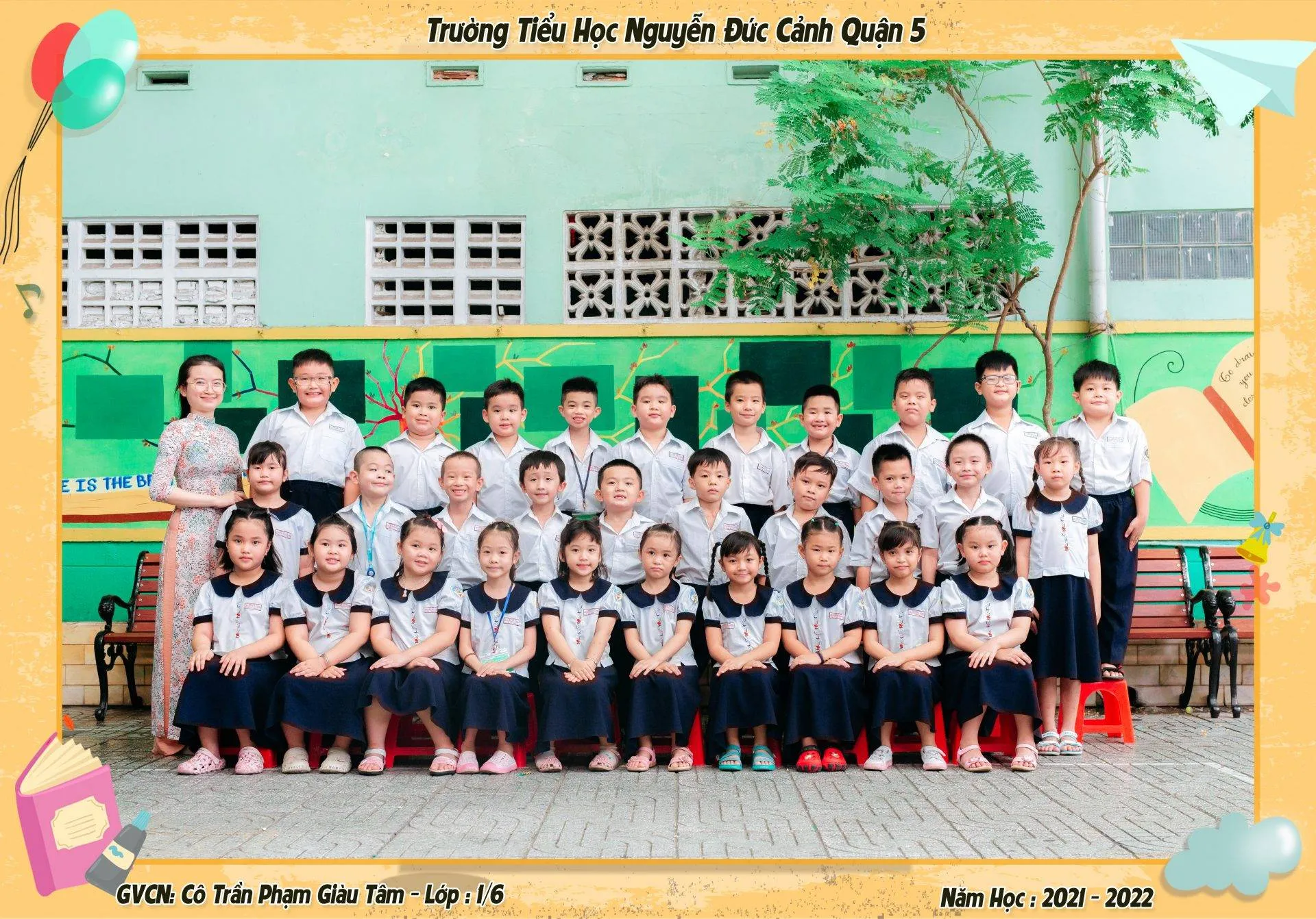 Ánh mắt tò mò và đáng yêu của các bé