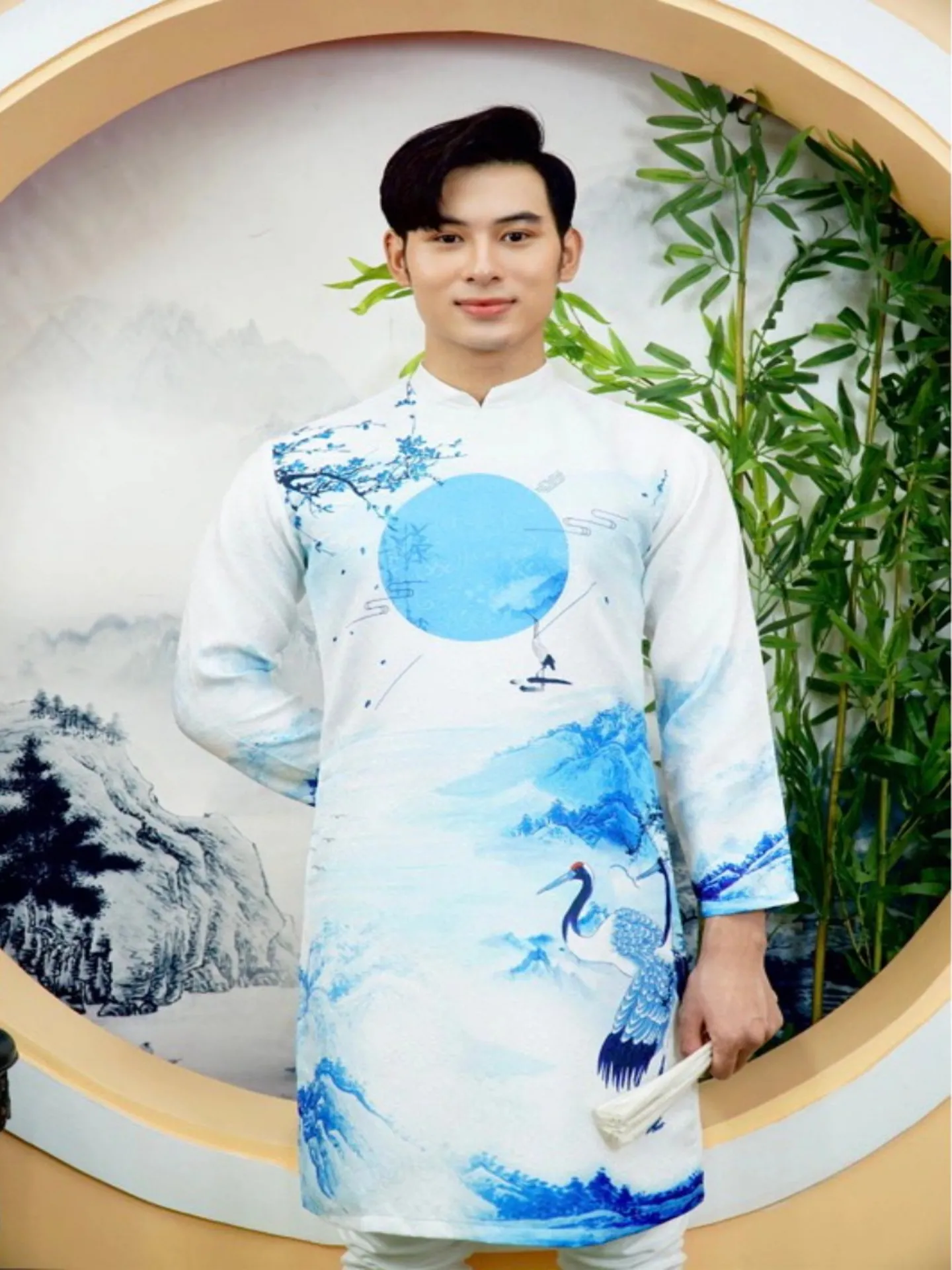 Mẫu áo dài nam trắng cổ điển