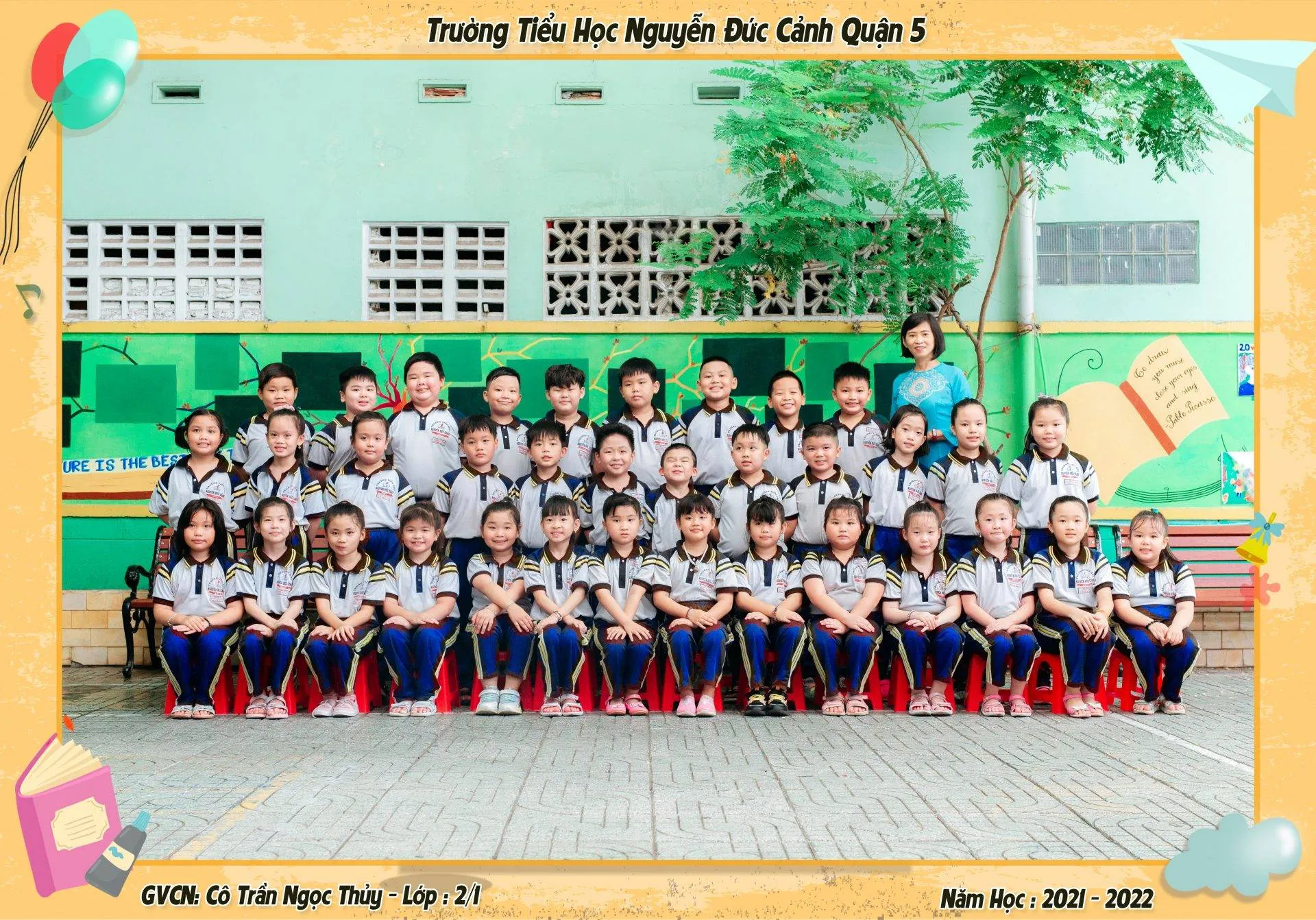 Ảnh kỷ yếu tập thể với các tư thế năng động
