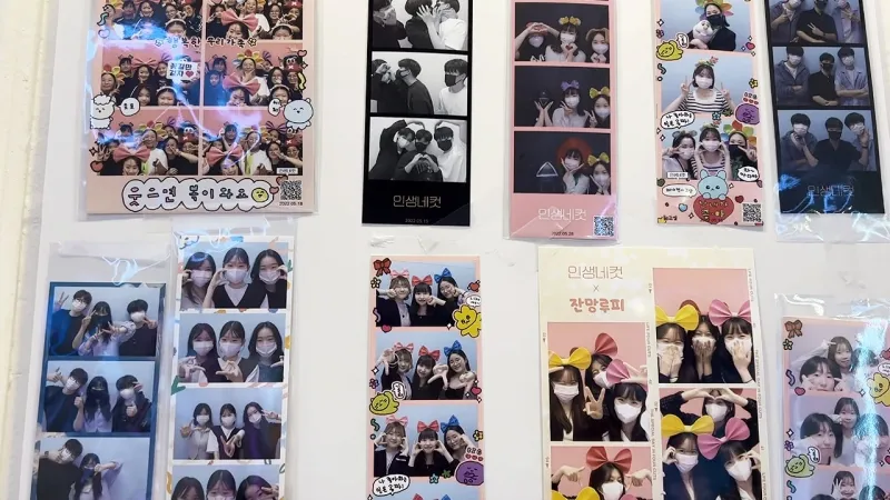 Bạn trẻ Hàn Quốc sử dụng photo booth chụp ảnh lấy liền, dễ dàng chia sẻ lên mạng xã hội
