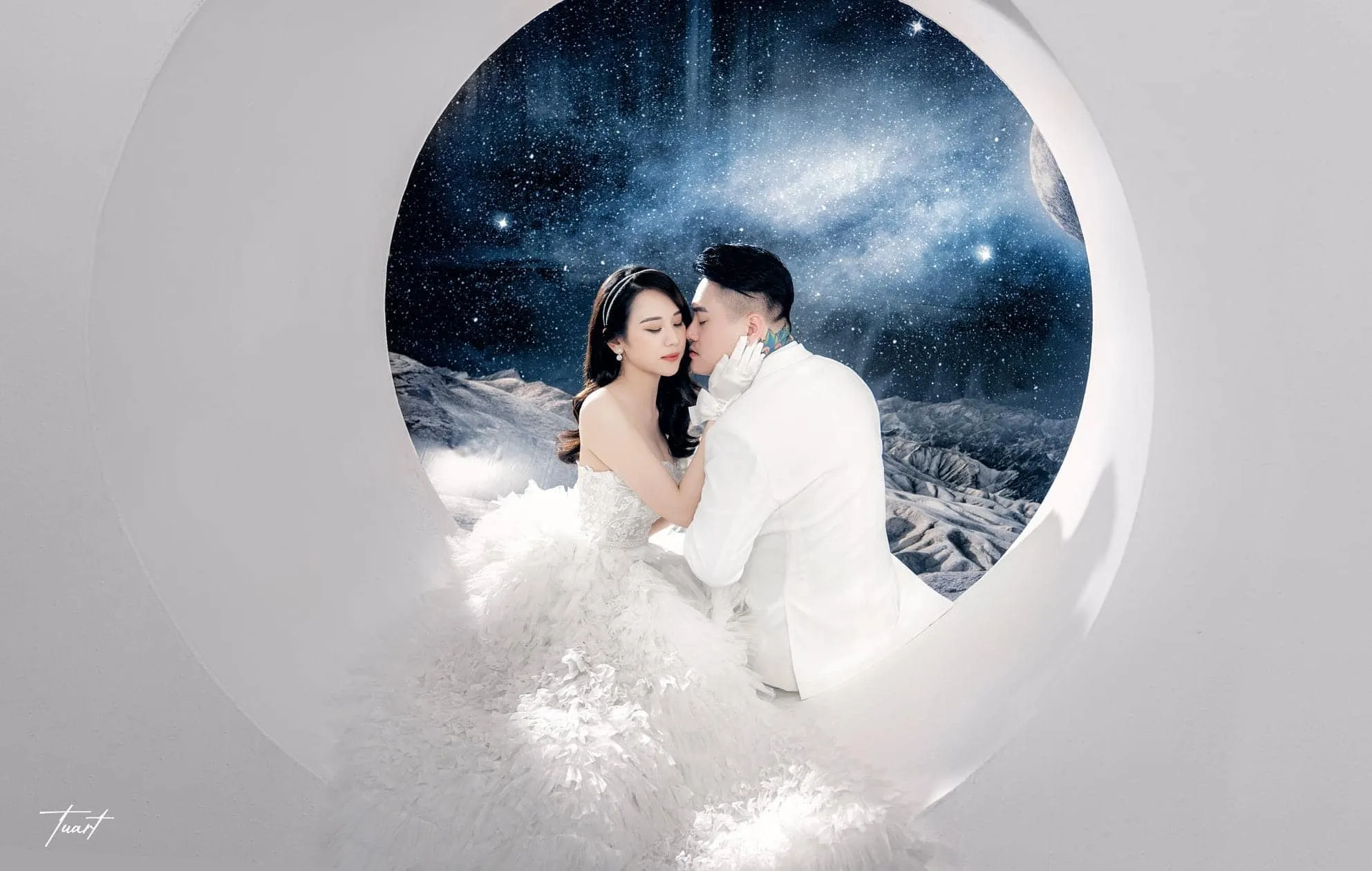 Ca sĩ Vũ Duy Khánh và Phương Anh trong bộ ảnh cưới độc đáo
