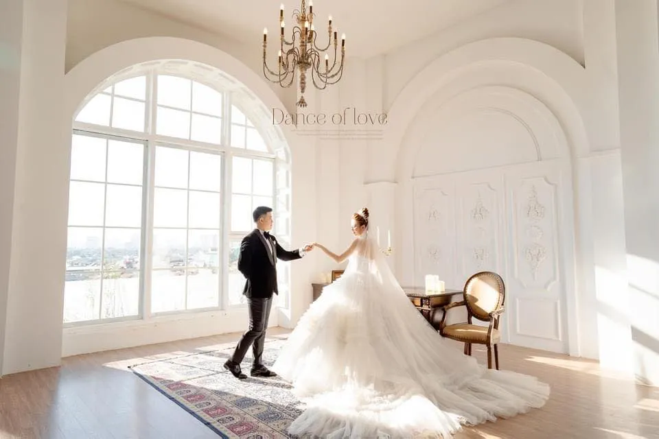 Ảnh cưới phong cách Korean chụp tại phim trường Hà Nội