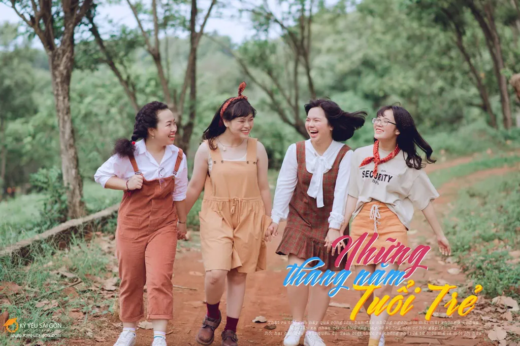 Học sinh cấp 3 trong ảnh kỷ yếu concept retro