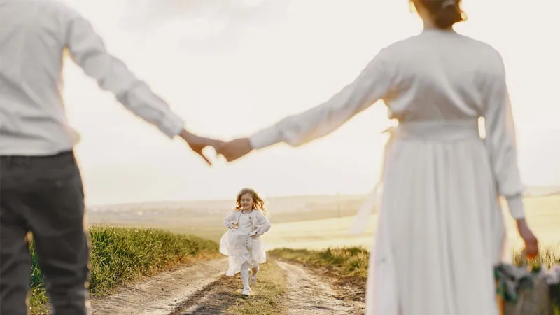 Ảnh couple nắm tay Zalo đẹp
