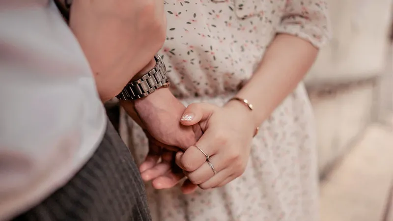 Ảnh nắm tay chỉ có bàn tay
