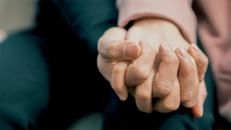 Ảnh nắm tay đẹp cho Zalo