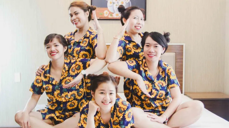 Ảnh nhóm bạn thân tràn ngập tiếng cười