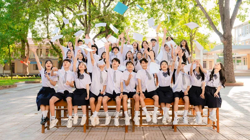 Nhóm bạn ghi lại khoảnh khắc thanh xuân rực rỡ