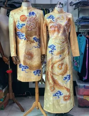 Áo dài cặp nam nữ gấm vàng vẽ rồng phượng