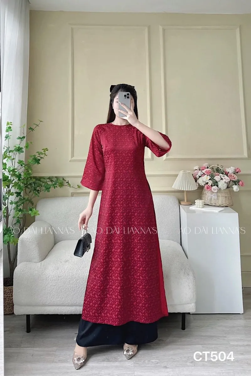 Áo dài suông màu đỏ đô họa tiết chuồn chuồn