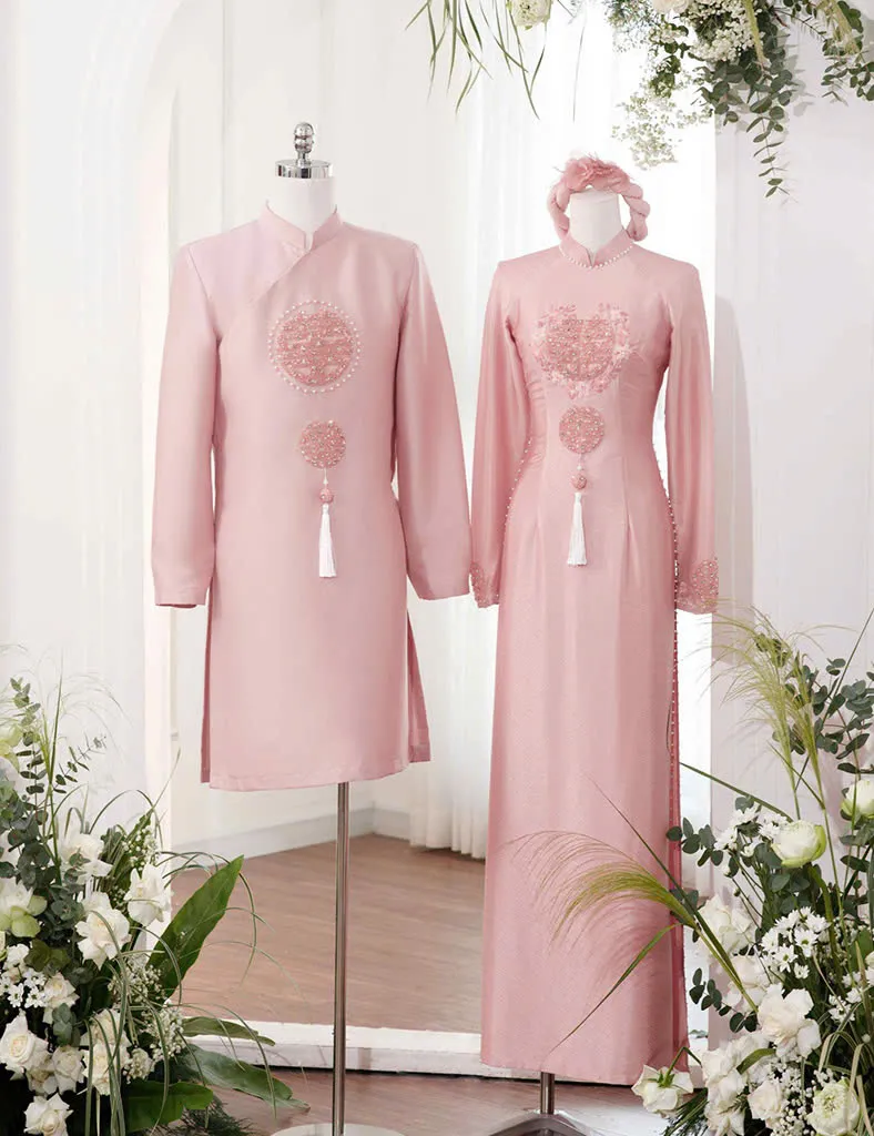 Áo dài cặp đôi màu hồng dành cho cô dâu chú rể