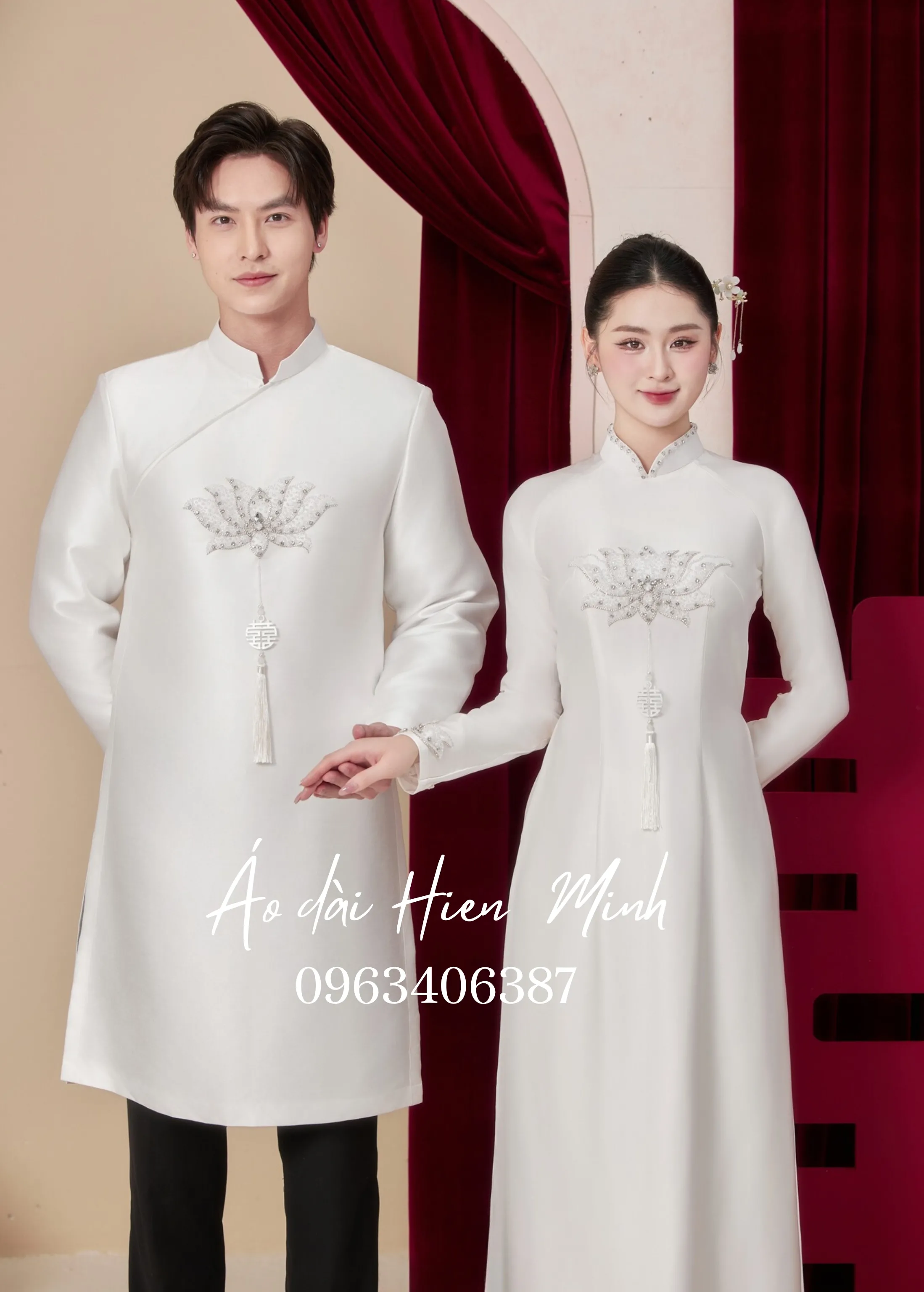 Áo dài cặp đôi màu trắng họa tiết hoa sen trang nhã, thanh lịch
