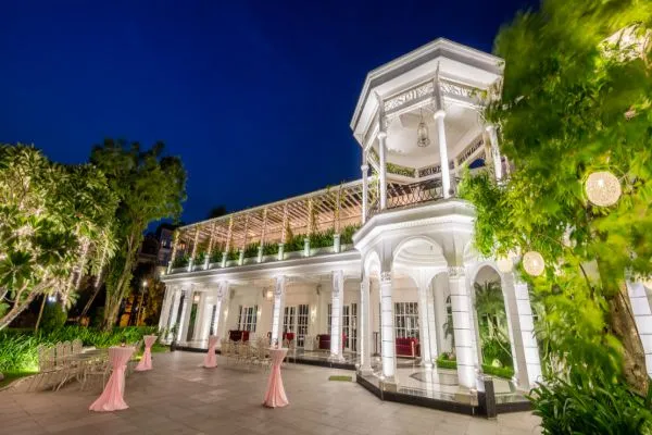 Khu Buffet Star Palace sang trọng tại nhà hàng Sen Tây Hồ