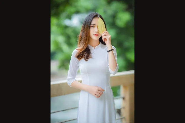 Nữ sinh áo dài trắng chụp ảnh chân dung cận mặt
