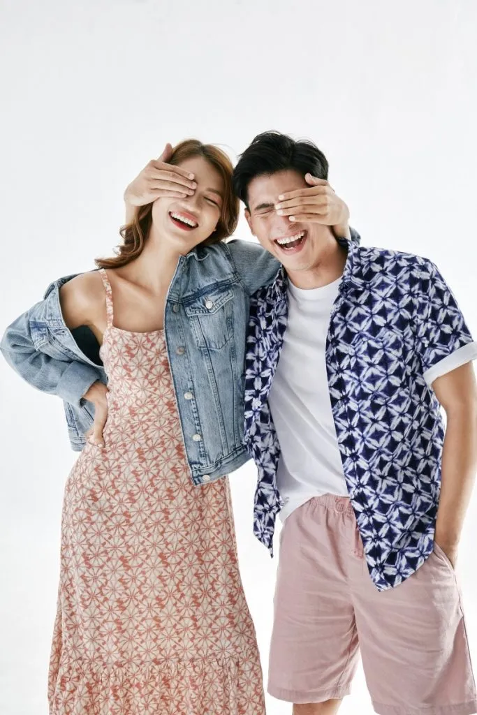 Nụ cười tự nhiên khi vui đùa cùng nhau