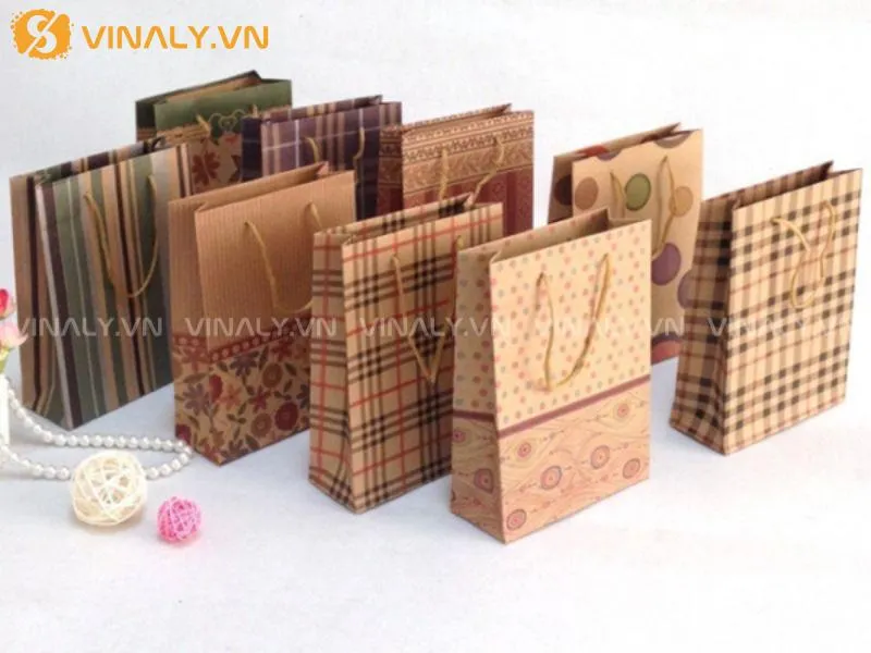 Cách trang trí hộp quà sinh nhật - Túi giấy quà đơn giản rất phổ biến trên thị trường
