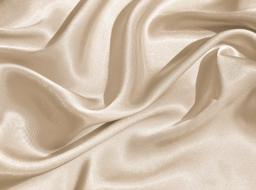 Vải satin màu hồng nhạt, bề mặt bóng mịn đặc trưng của chất liệu vải dệt satin