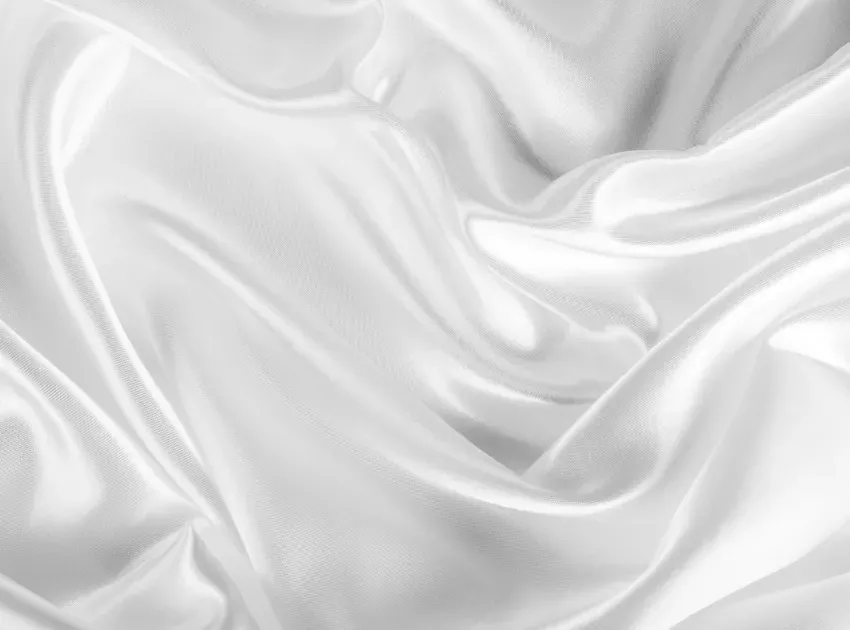 Tấm vải lụa (silk) màu vàng nhạt, chất liệu vải mềm mại, bóng bẩy, thể hiện sự sang trọng
