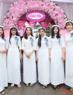 Áo dài bưng quả nam nữ màu xanh lá cây