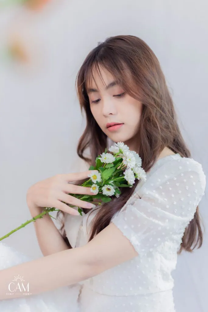 Chụp ảnh sinh nhật nàng thơ dễ thương với hoa
