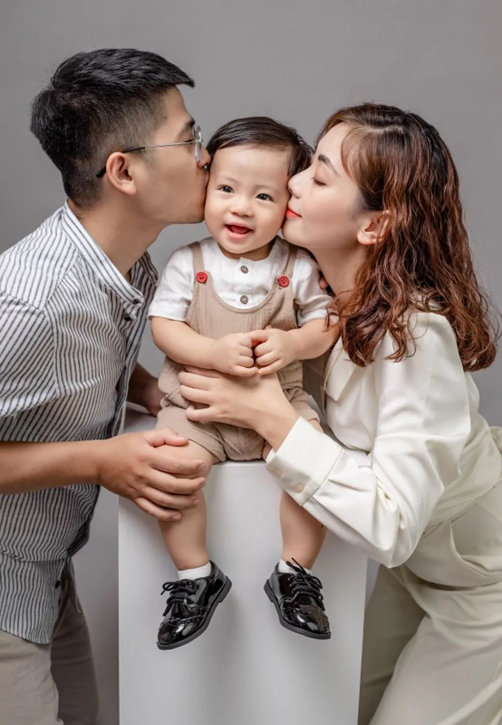 Studio LoveU chụp ảnh gia đình đẹp với giá rẻ tại TP.HCM