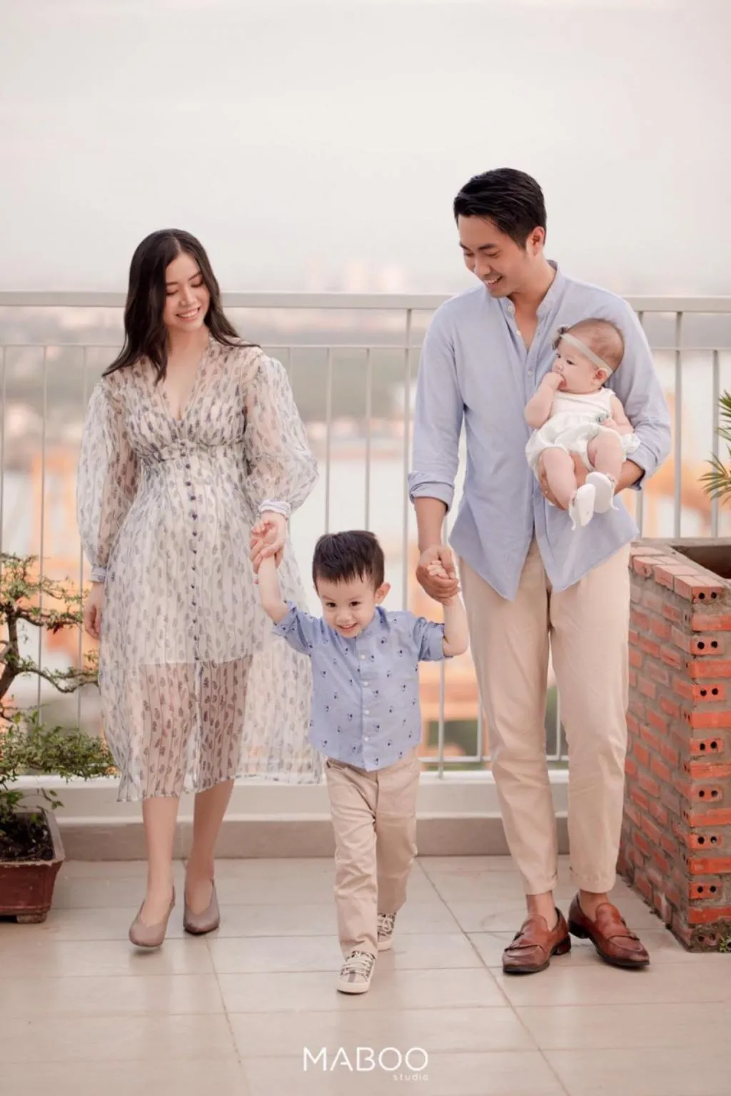 Studio MABOO nổi tiếng với phong cách chụp ảnh gia đình sang trọng