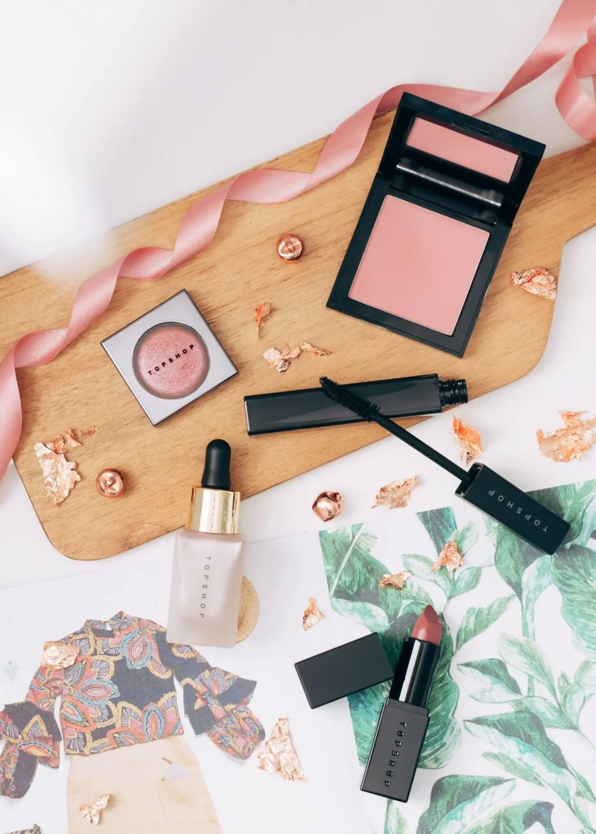 Phong cách chụp flatlay sản phẩm thời trang với phụ kiện